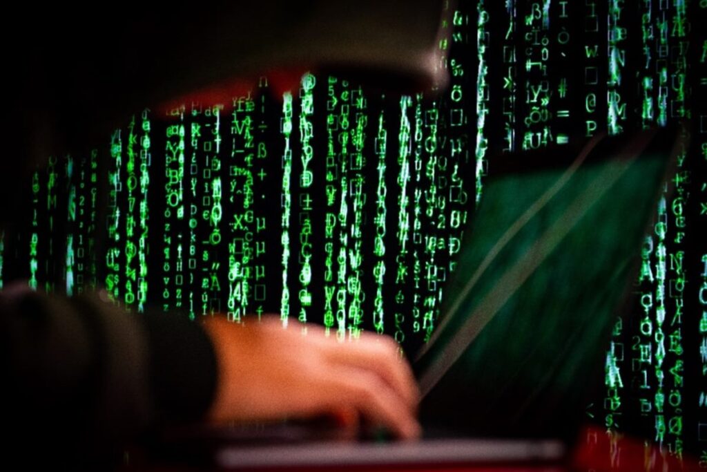 influenciadora-que-fazia-perguntas-falsas-na-“caixinha”-e-condenada