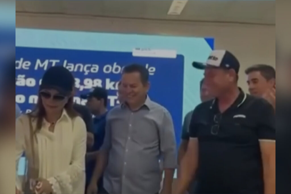 microfone-entrega-deputado-comemorando-obra-de-r$-200-milhoes.-veja-video