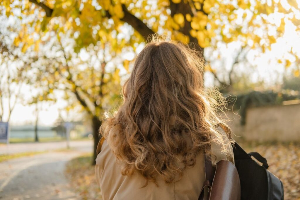 outono:-estas-medidas-evitam-queda-e-ressecamento-do-cabelo-na-estacao