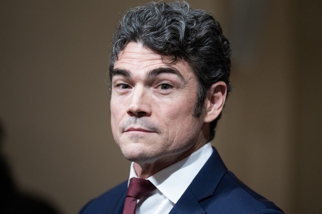 fbi-investiga-ex-funcionario-de-trump-que-criticou-guerra-no-ira