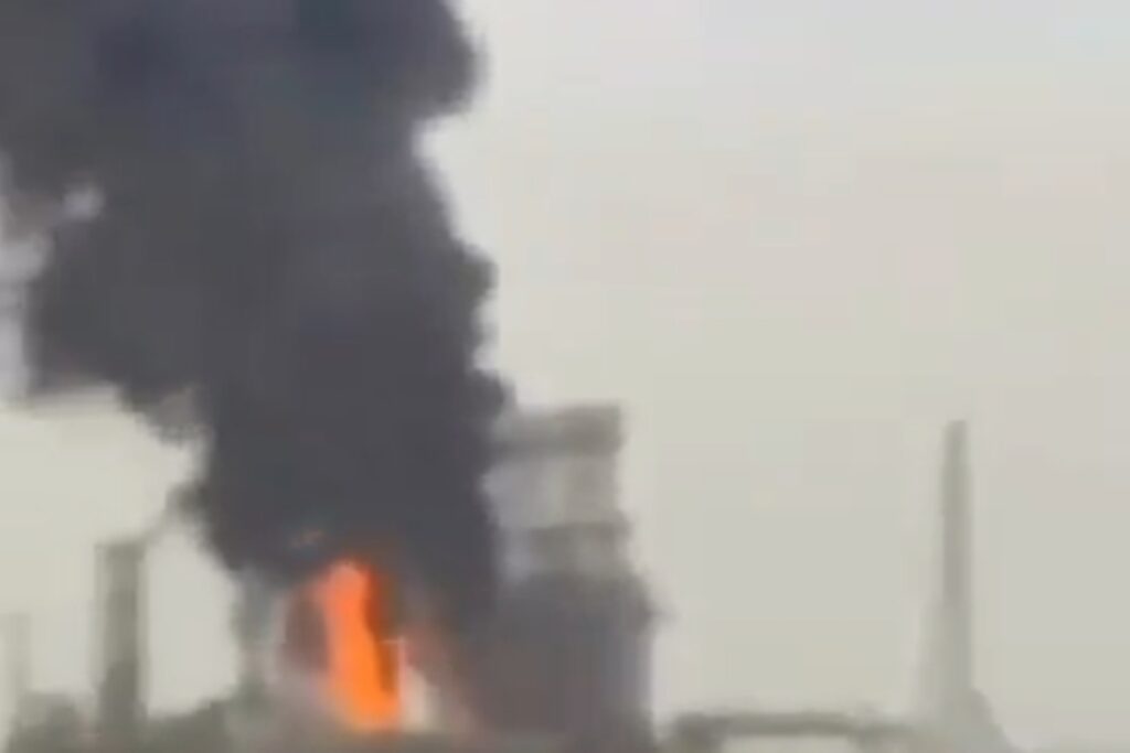 ira-ataca-refinarias-de-petroleo-no-golfo-apos-ofensiva-israelense