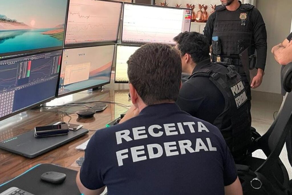 pf-investiga-funcionarios-da-receita-apos-achar-iphones-no-lixo