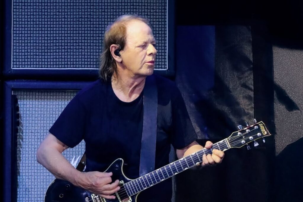 guitarrista-do-ac/dc-e-hospitalizado-durante-turne