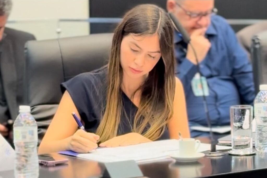 deputada-que-fez-blackface-na-alesp-disputou-eleicao-como-parda