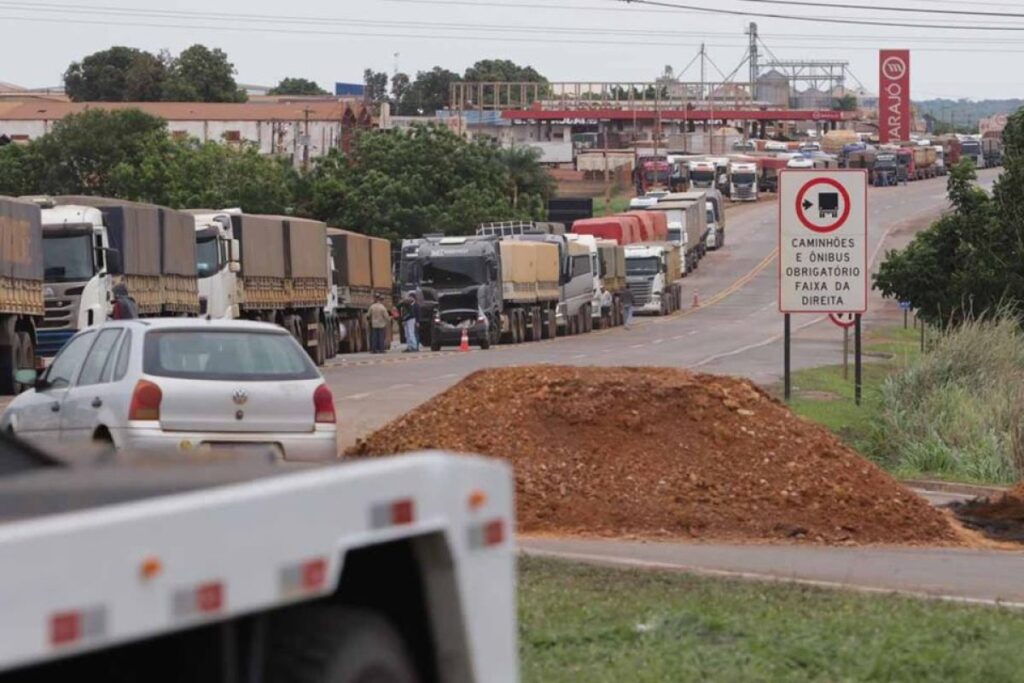 apos-governo-endurecer-regras,-caminhoneiros-desistem-de-greve