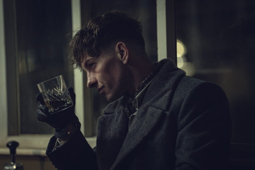 peaky-blinders:-saiba-qual-e-a-relacao-do-novo-filme-com-a-serie