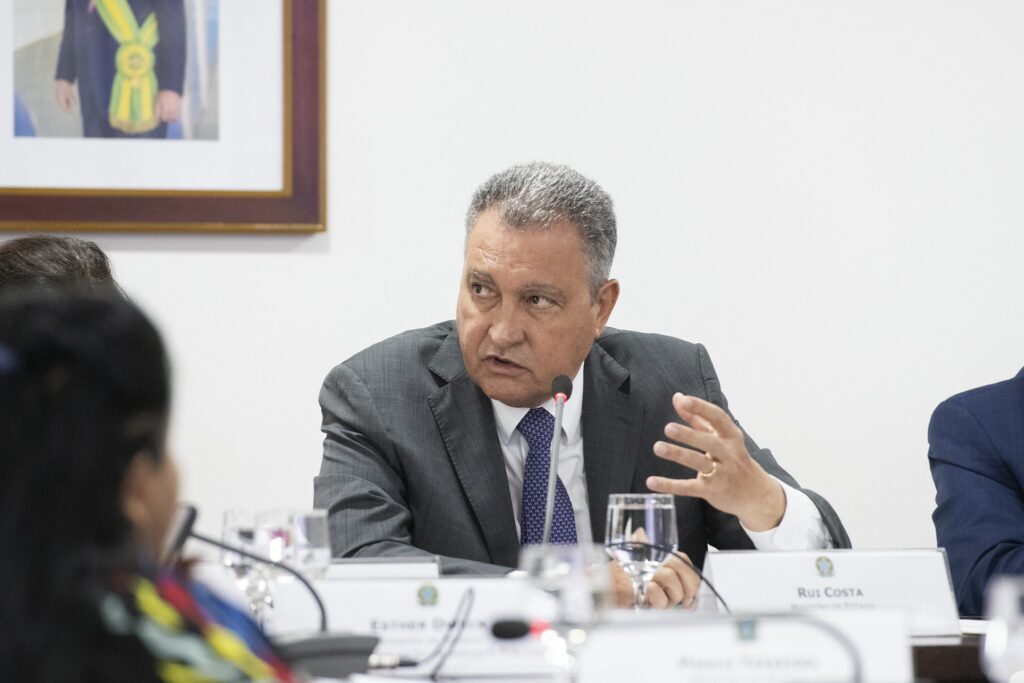 rui-costa-critica-distribuidoras-apos-aumento-de-combustiveis:-“exorbitante”