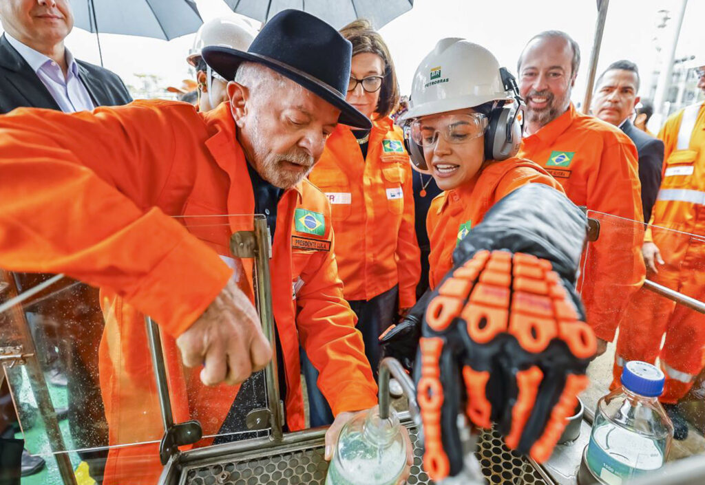 lula-defende-estoque-de-petroleo-para-o-“pais-nao-ficar-chupando-dedo”