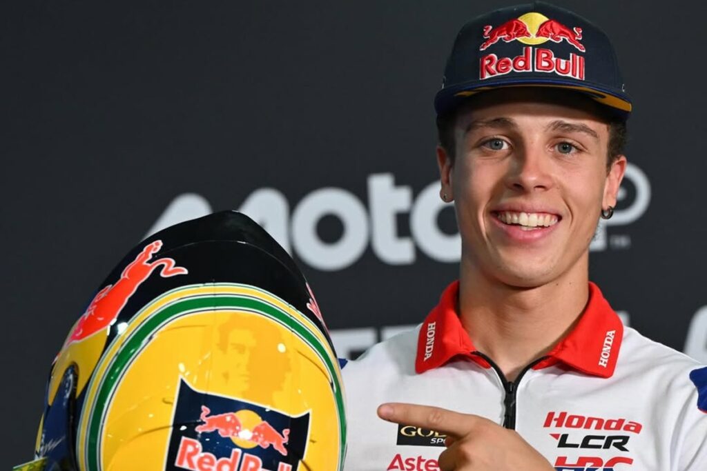 diogo-moreira-fara-homenagem-para-senna-em-gp-do-brasil;-confira