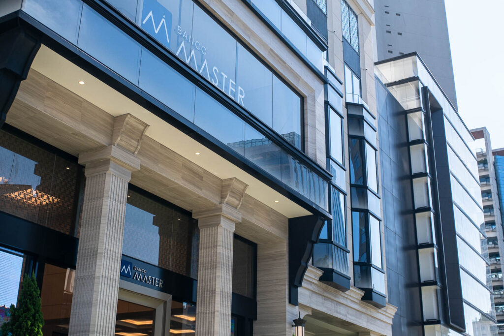 justica-emite-aviso-para-evitar-venda-de-iate,-jato-e-hotel-de-vorcaro