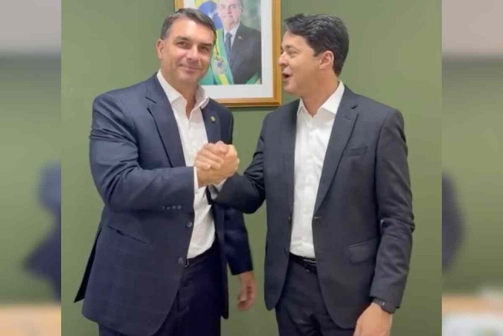 pe:-flavio-bolsonaro-lanca-anderson-ferreira-como-pre-candidato-ao-senado.-veja-video