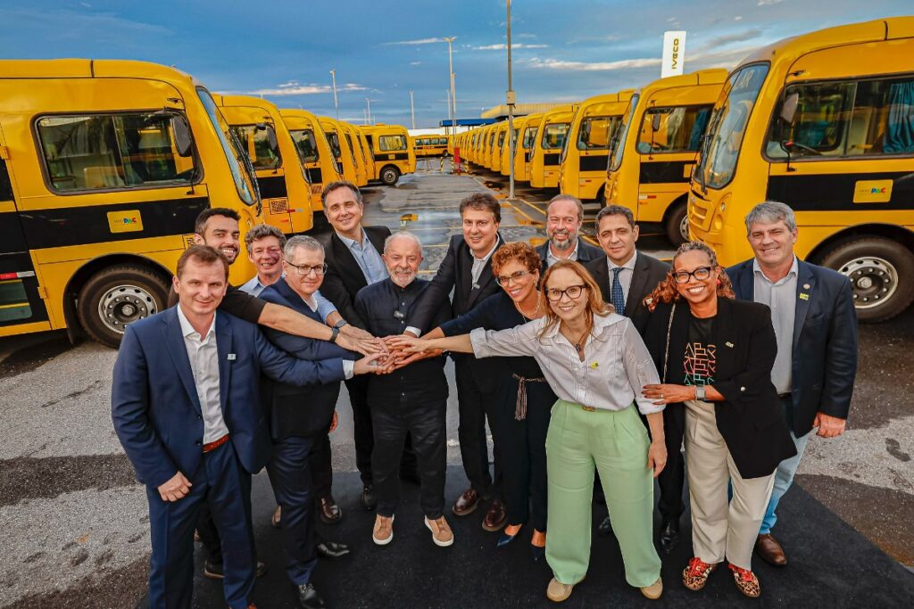 em-minas,-lula-adota-tom-de-campanha-e-faz-referencias-a-bolsonaro