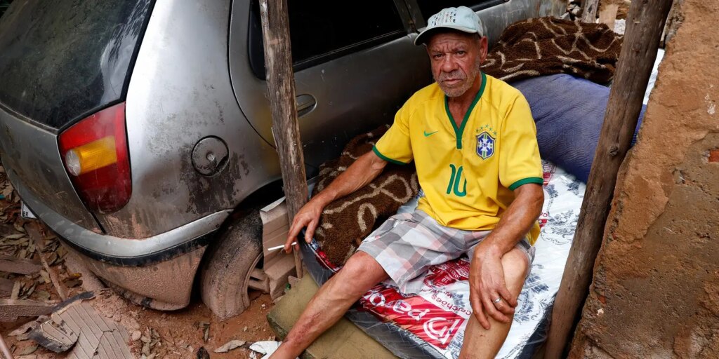 Morador de Juiz de Fora vive entre escombros de casa atingida por lama morador-de-juiz-de-fora-vive-entre-escombros-de-casa-atingida-por-lama