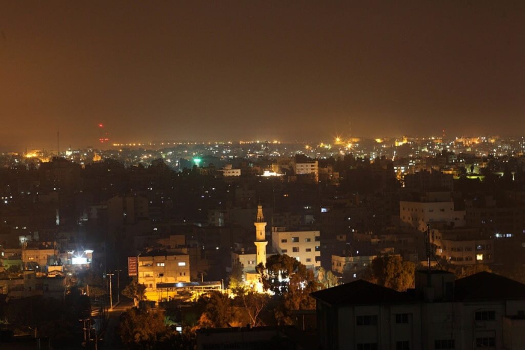 missil-iraniano-atinge-cidade-com-instalacao-nuclear-em-israel