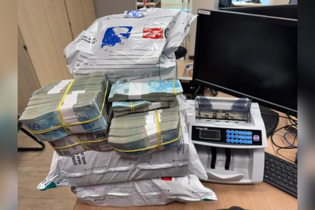 pf-flagra-saque-de-r$-2,7-milhoes-em-dinheiro-vivo-e-prende-quatro