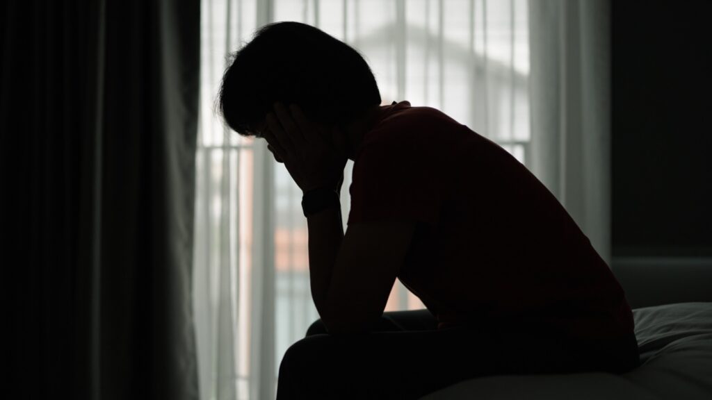 filho-estupra-a-mae-enquanto-ela-dormia-e-tenta-fugir-apos-o-crime