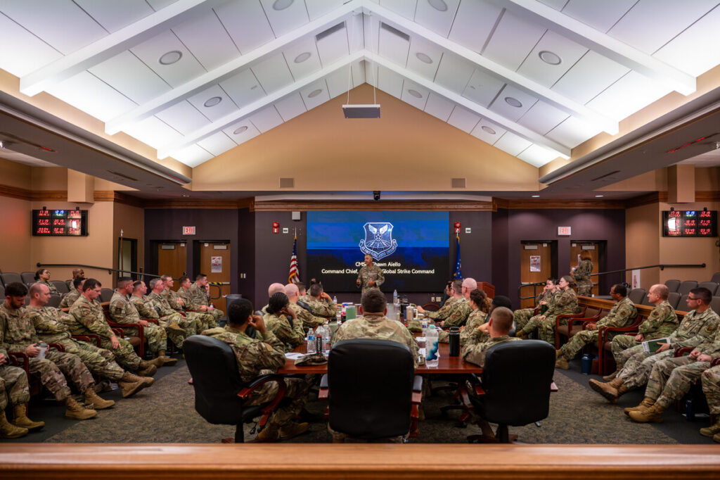 drones-sobrevoam-base-aerea-nos-eua-e-paralisam-atividades-por-6-dias