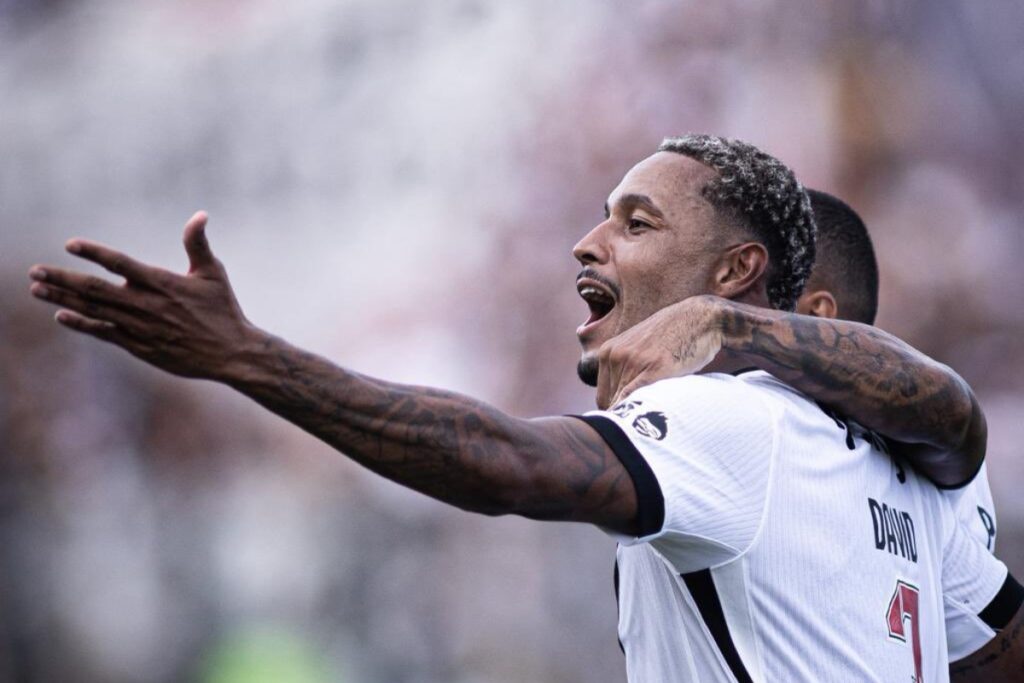 vasco-vence-o-gremio-por-2-x-1-e-chega-a-cinco-jogos-sem-perder