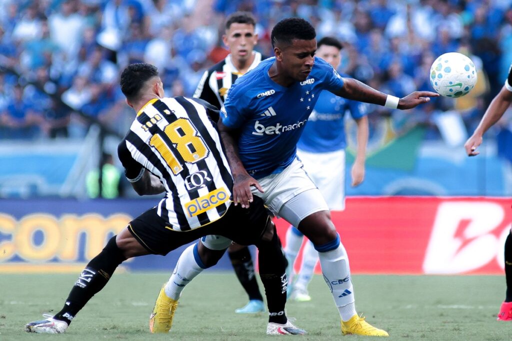cruzeiro-empata-com-o-santos-e-volta-para-a-lanterna-do-brasileirao