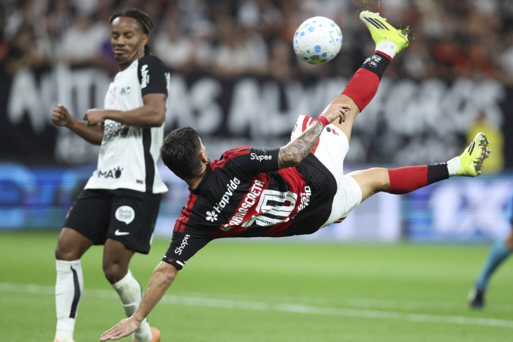 corinthians-e-flamengo-empatam-no-brasileirao-em-jogo-movimentado