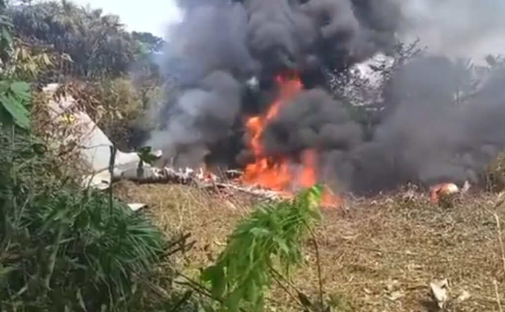 imagens-mostram-aviao-militar-momentos-antes-de-queda-na-colombia.-veja-video