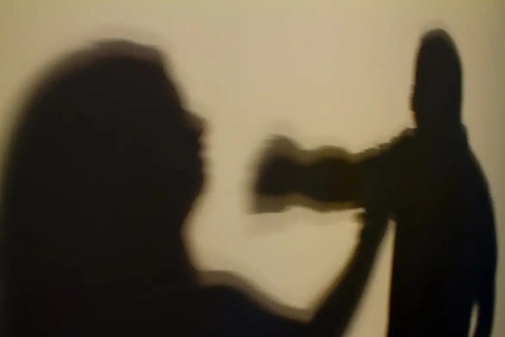 menina-de-15-anos-usa-artes-marciais-e-contem-agressor-dentro-de-casa