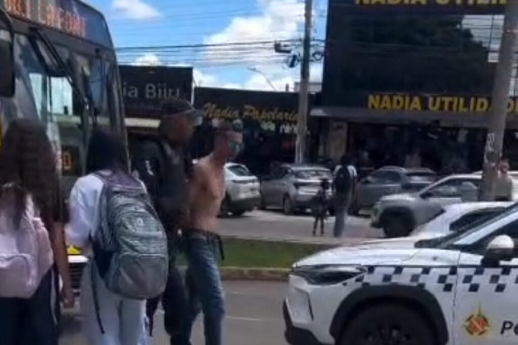 homem-e-preso-no-df-apos-quebrar-vidro-de-onibus-e-ameacar-motorista.-veja-video