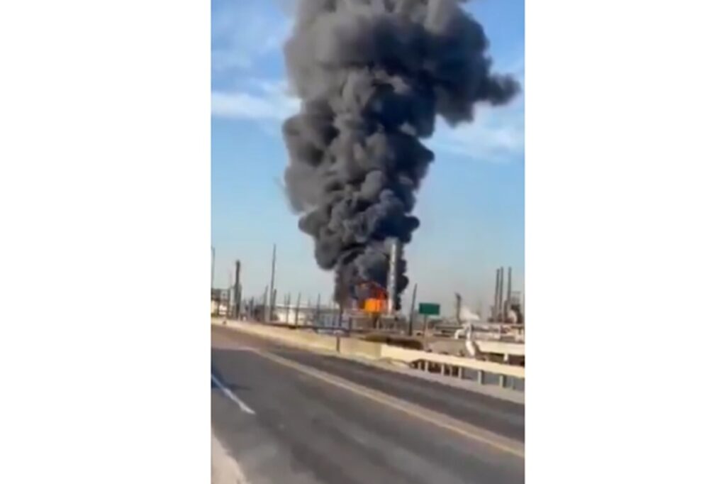 explosao-e-registrada-em-refinaria-de-petroleo-no-texas