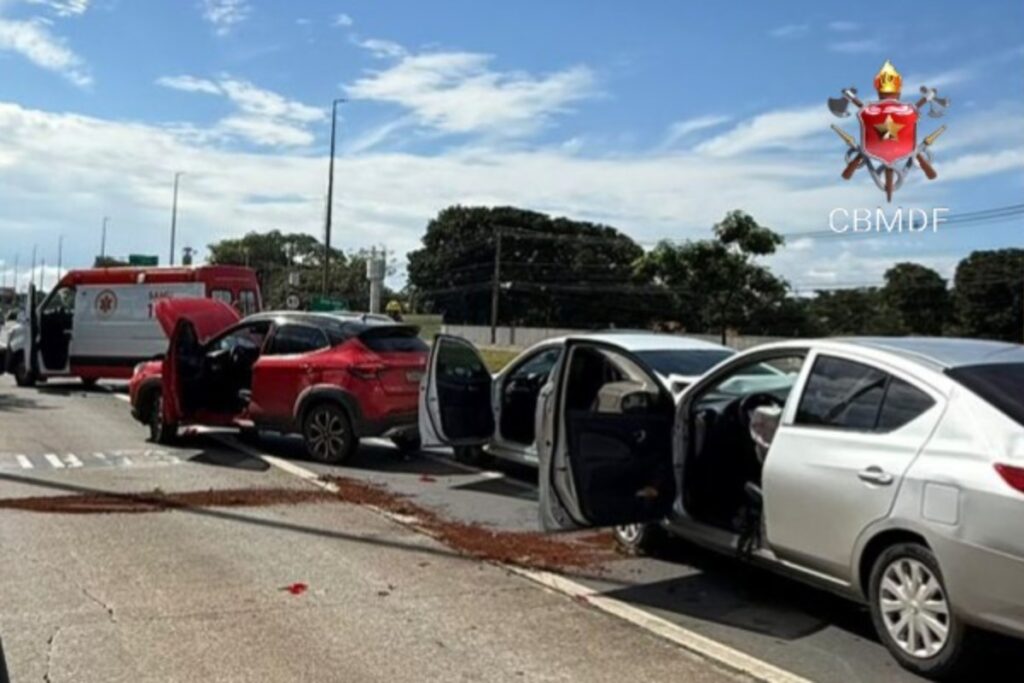engavetamento-entre-quatro-carros-e-onibus-na-eptg-deixa-feridos
