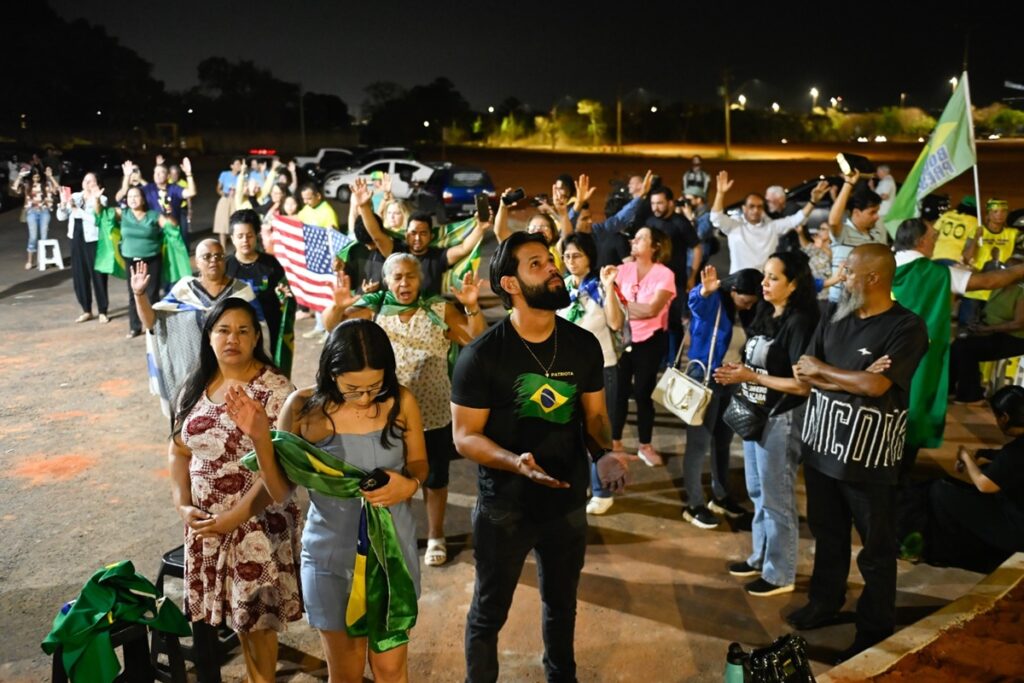 saiba-o-que-diz-moraes-sobre-aglomeracoes-a-1-km-da-casa-de-bolsonaro