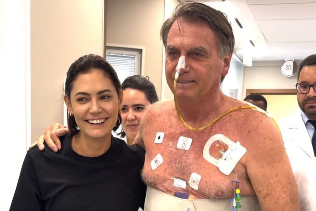 michelle-posta-foto-com-bolsonaro-no-hospital:-“seguirei-cuidando”