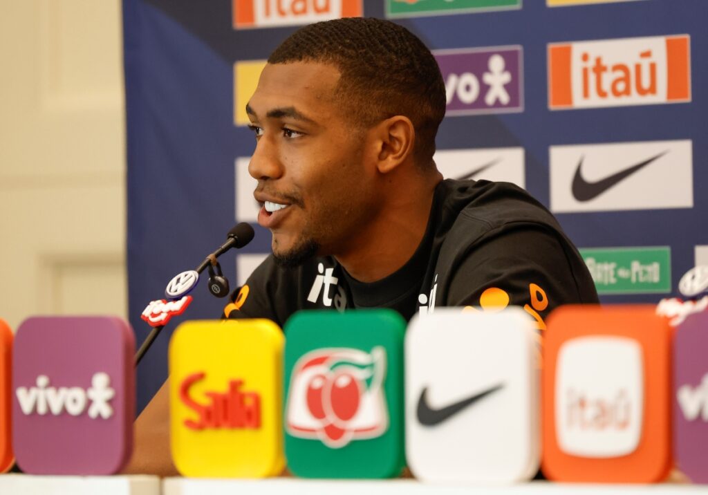 rayan-fala-sobre-a-copa-do-mundo,-torcida-do-vasco-e-exalta-diniz