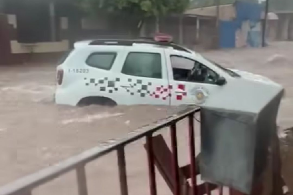 temporal-no-interior-de-sp-mata-idoso,-invade-escola-e-arrasta-viatura.-veja-video