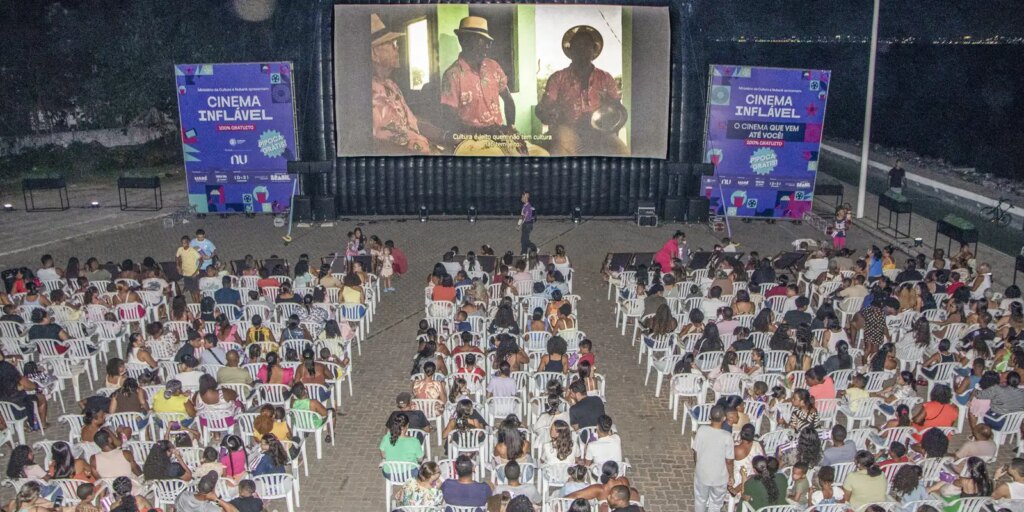 cinema-inflavel-chega-a-tangua,-no-rio,-e-reforca-acesso-a-cultura
