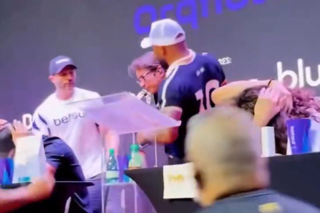 davi-brito-e-kleber-bambam-partem-para-agressao-em-coletiva-do-fms