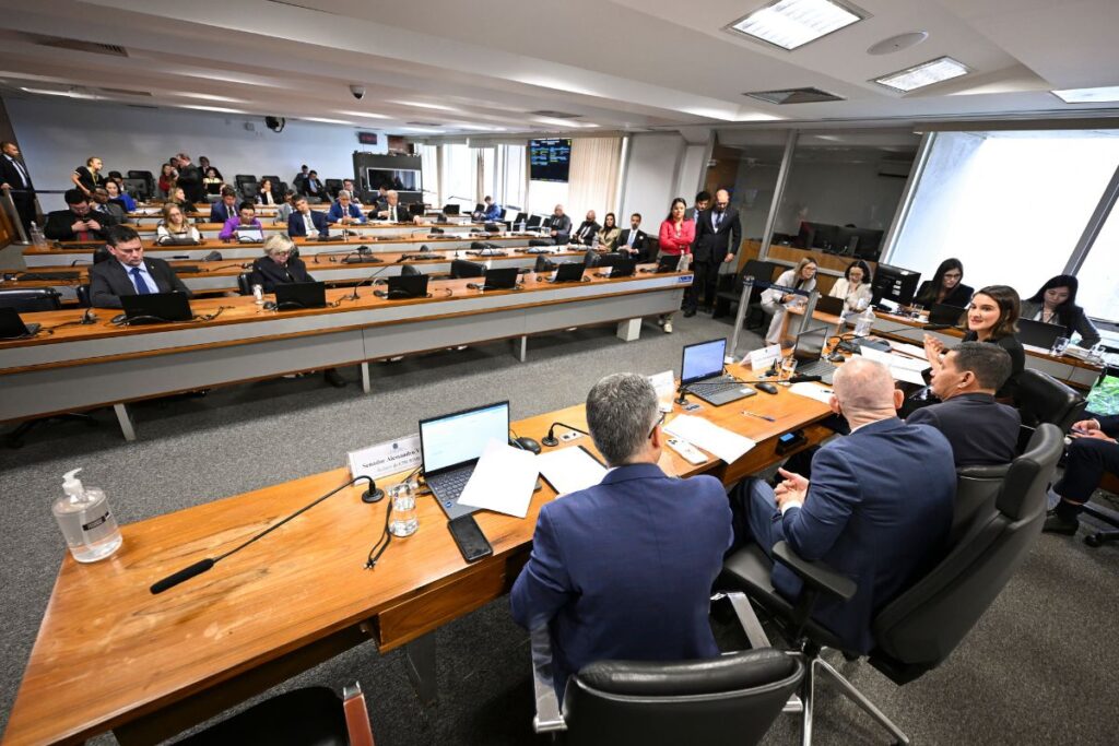 cpi-do-crime-organizado:-senador-quer-ouvir-governador-e-desembargador