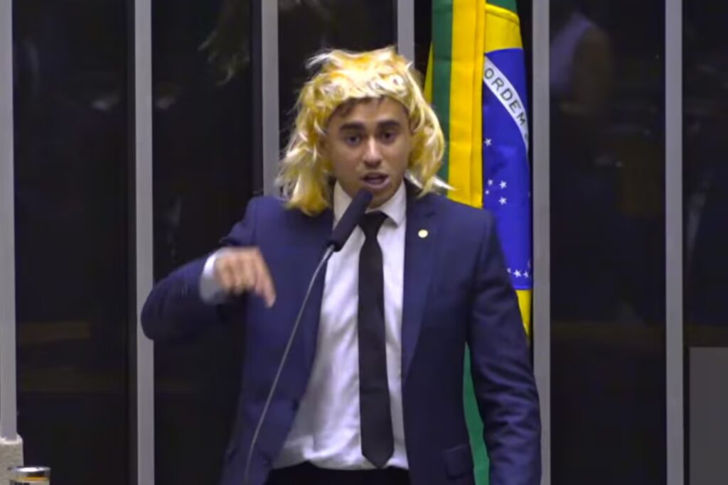 justica-anula-condenacao-de-nikolas-por-discurso-com-peruca-na-camara