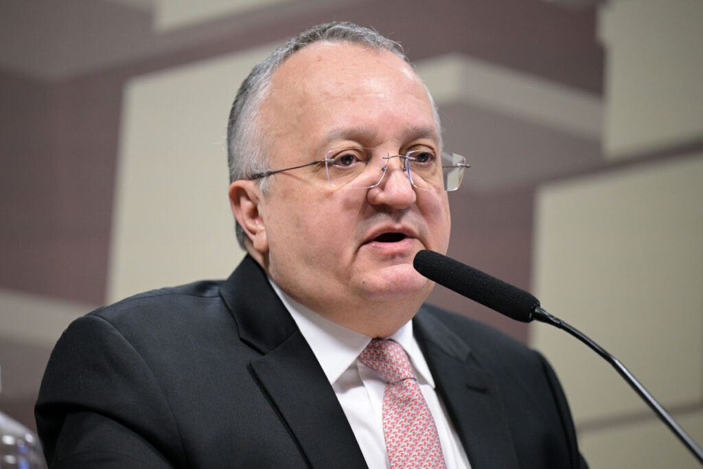 ex-governador-diz-que-mato-grosso-repassou-r$-755-milhoes-ao-master