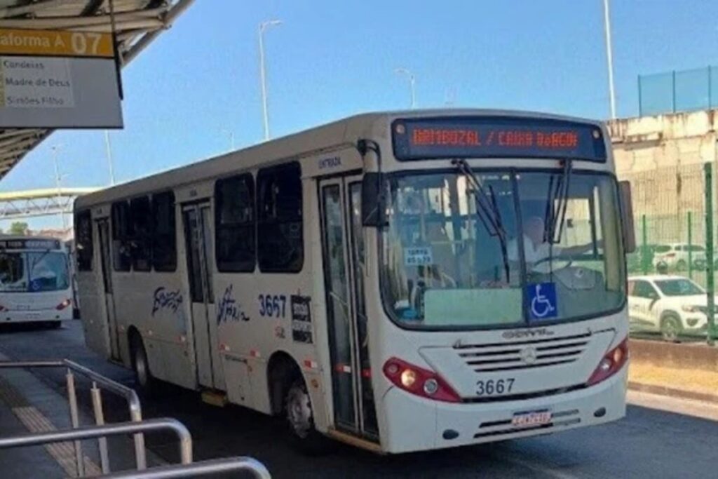 passageira-ataca-motorista-de-onibus-com-golpes-de-faca-na-bahia