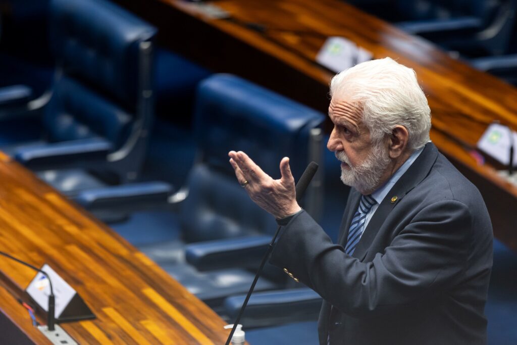 jaques-wagner-aposta-em-3-eixos-para-conter-avanco-de-flavio-bolsonaro