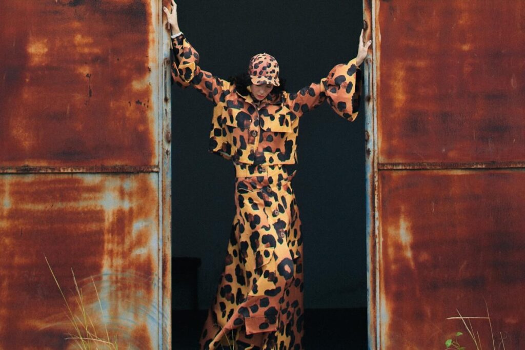 por-quadra,-george-azevedo-estampa-fauna-e-flora-no-metropoles-catwalk