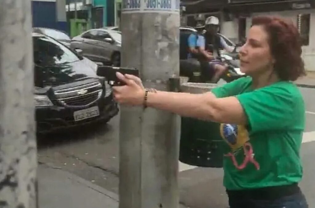 invasao-ao-cnj-e-arma-em-punho:-as-condenacoes-de-zambelli-no-brasil