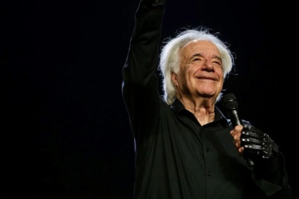 joao-carlos-martins-vai-dividir-regencia-de-orquestra-com-robo-em-sp