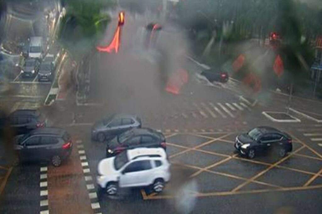 chuva:-cidade-de-sao-paulo-esta-em-estado-de-atencao-para-alagamentos