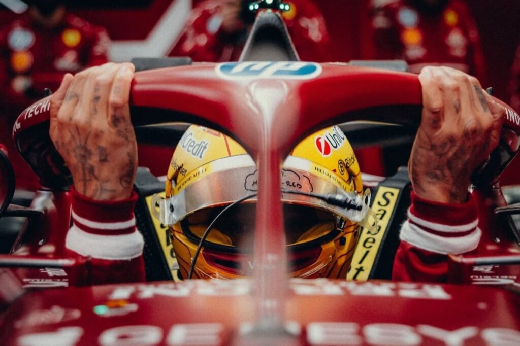 lewis-hamilton-ignora-criticas-e-exalta-nova-dinamica-da-formula-1