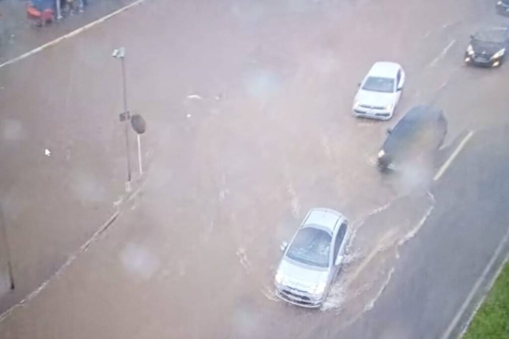 chuva-alaga-estrutural-e-atrasa-faixa-reversa-na-br-070-e-epnb