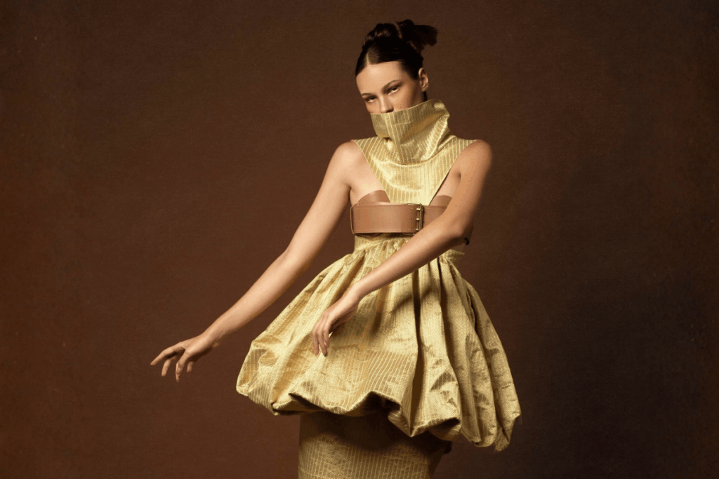 sacramound-leva-era-vitoriana-ao-metropoles-catwalk-em-desfile-inedito