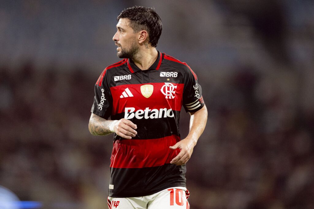 brb-aumenta-patrocinio-do-flamengo-para-r$-42-milhoes,-mas-marca-ficara-escondida-na-camisa