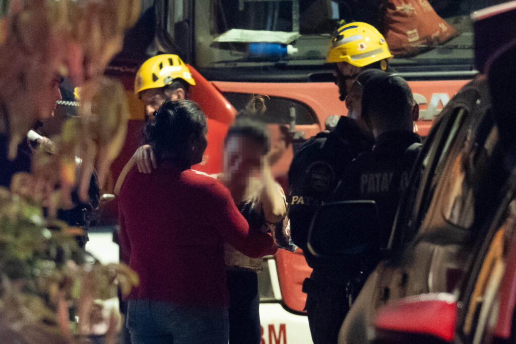 “nao-faz-isso-com-nosso-bebe”,-gritou-mulher-mantida-refem-com-filho