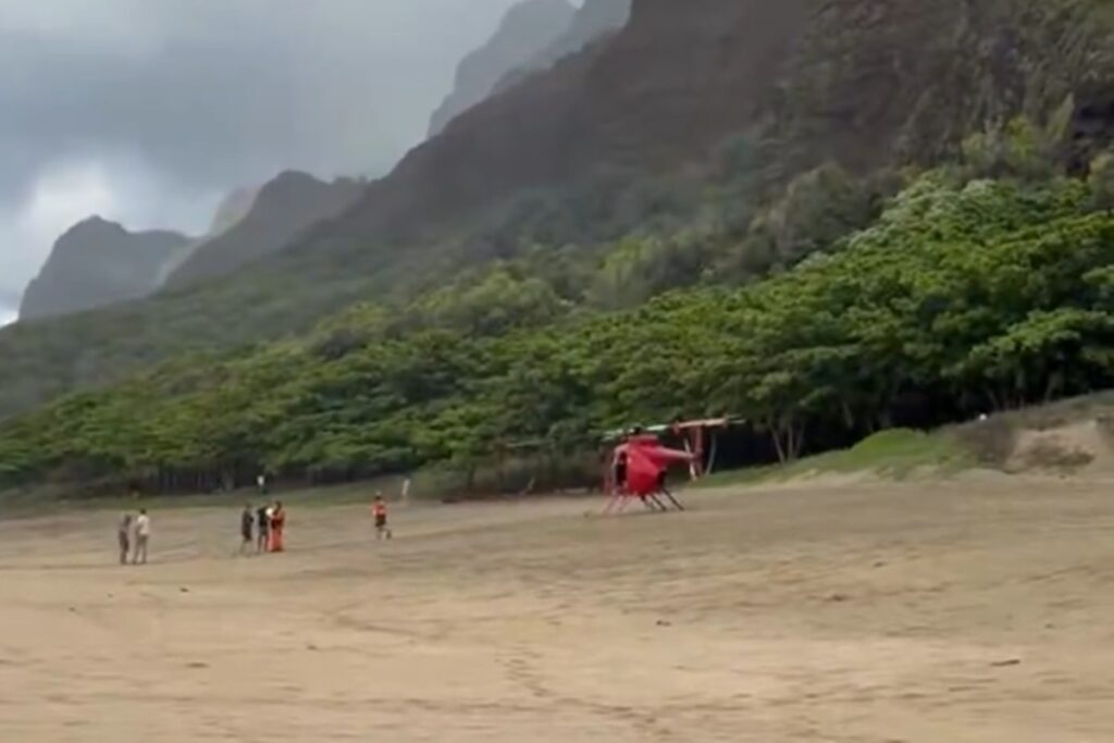tres-pessoas-morrem-em-queda-de-helicoptero-em-praia-do-havai
